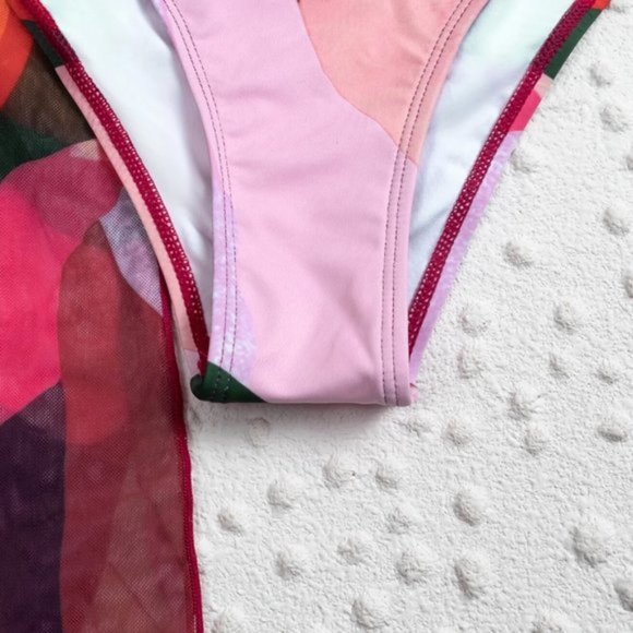 3 Piece Graphic Bikini Swimsuit & Beach Skirt - Picture 9 of 11